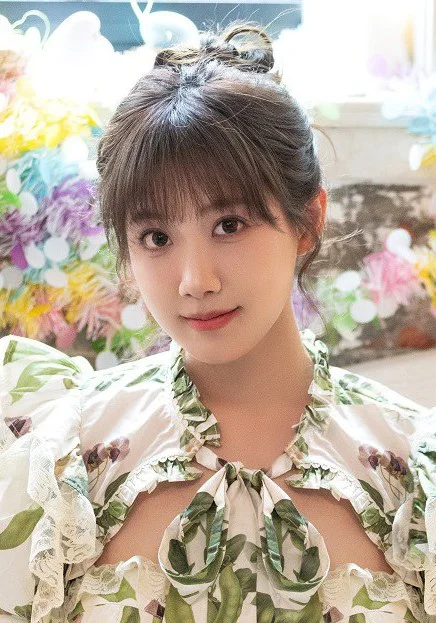 李艺彤